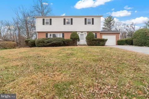 5811 Meadow Dr, Frederick, MD 21702