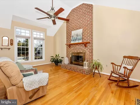 Living - 2207 Banner Hill Rd, Frederick, MD 21702 photo 4 of 5