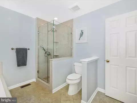 Bath - 2207 Banner Hill Rd, Frederick, MD 21702 photo 3 of 4