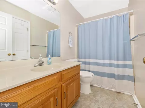 Bath - 2207 Banner Hill Rd, Frederick, MD 21702 photo 4 of 4
