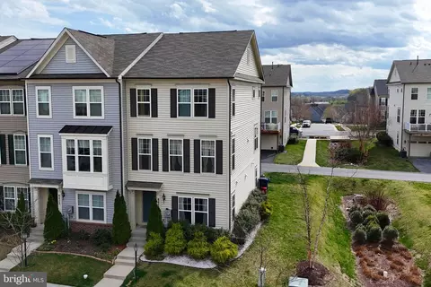 8471 Hedwig Ln, Frederick, MD 21704