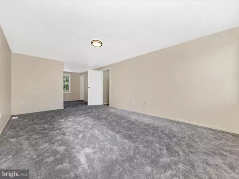 Living - 1381 Fox Run Ct, Frederick, MD 21703 photo 12 of 13