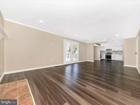 Living - 1381 Fox Run Ct, Frederick, MD 21703 photo 10 of 13