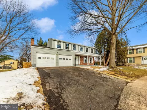 Exterior - 1381 Fox Run Ct, Frederick, MD 21703 photo 5 of 17