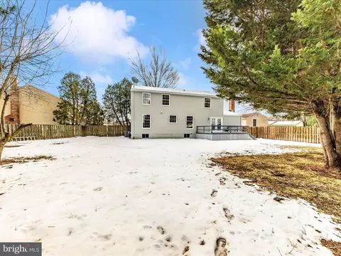 Exterior - 1381 Fox Run Ct, Frederick, MD 21703 photo 12 of 17