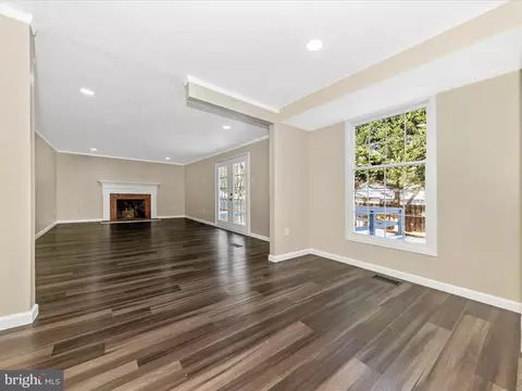 Living - 1381 Fox Run Ct, Frederick, MD 21703 photo 5 of 13