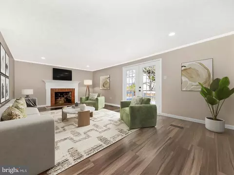 Living - 1381 Fox Run Ct, Frederick, MD 21703 photo 6 of 13