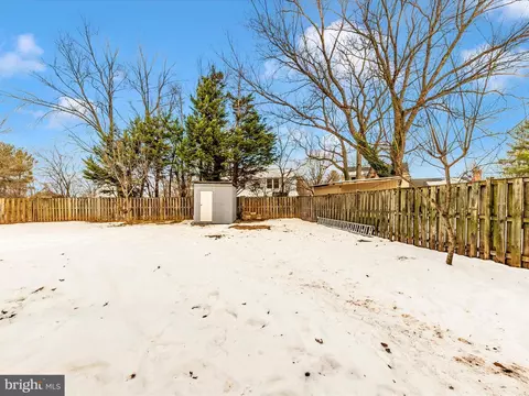 Exterior - 1381 Fox Run Ct, Frederick, MD 21703 photo 13 of 17