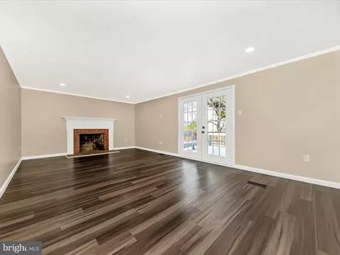 Living - 1381 Fox Run Ct, Frederick, MD 21703 photo 7 of 13