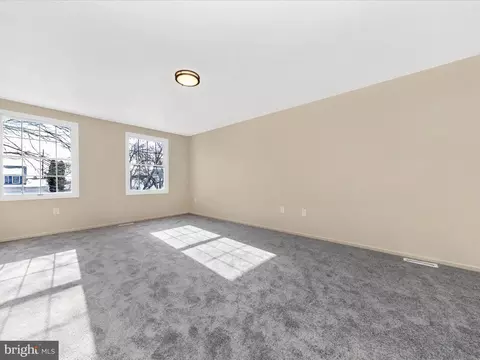 Living - 1381 Fox Run Ct, Frederick, MD 21703 photo 11 of 13