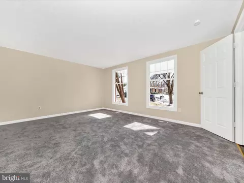 Living - 1381 Fox Run Ct, Frederick, MD 21703 photo 1 of 13