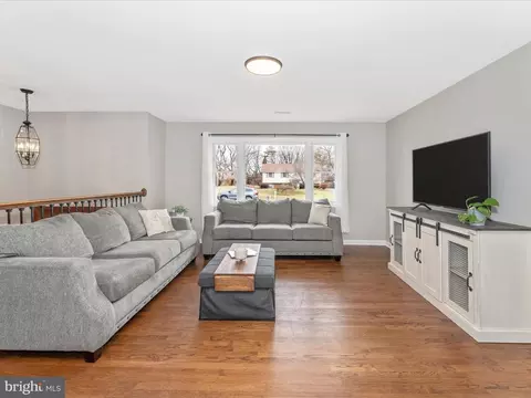 4328 Dover Dr, Frederick, MD 21703 photo 4