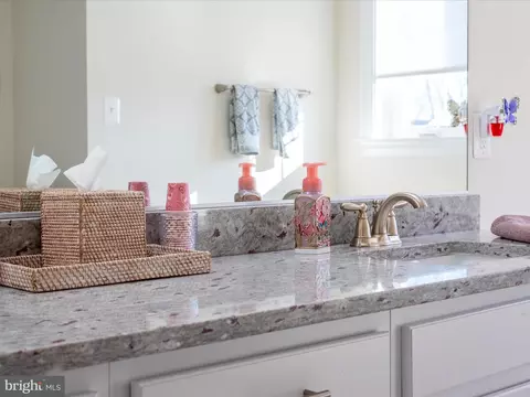 Bath - 6555 Saxony Ct, Frederick, MD 21701 photo 2 of 6