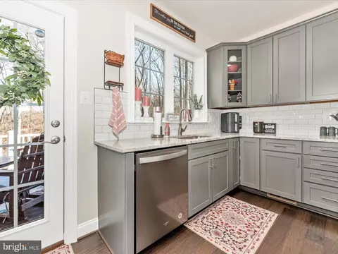 Kitchen - 6555 Saxony Ct, Frederick, MD 21701 photo 5 of 10