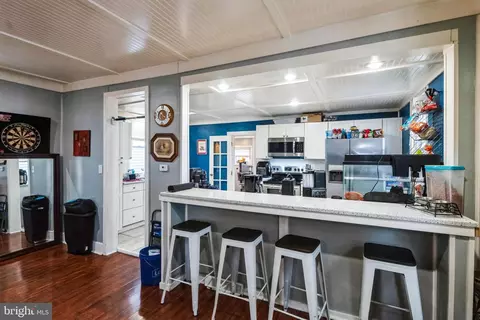 Entry Way - 15 E C St, Brunswick, MD 21716 photo 5 of 12