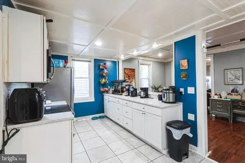 Entry Way - 15 E C St, Brunswick, MD 21716 photo 7 of 12
