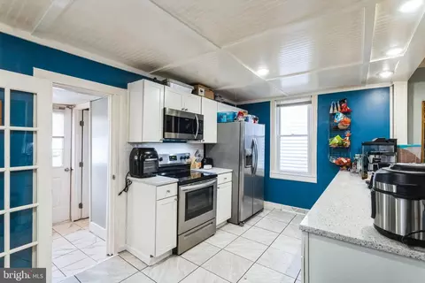 Entry Way - 15 E C St, Brunswick, MD 21716 photo 6 of 12