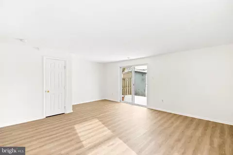 Living - 534 Beebe Ct, Frederick, MD 21703 photo 5 of 6