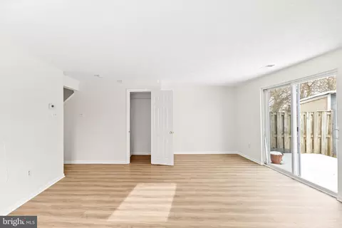 Living - 534 Beebe Ct, Frederick, MD 21703 photo 4 of 6