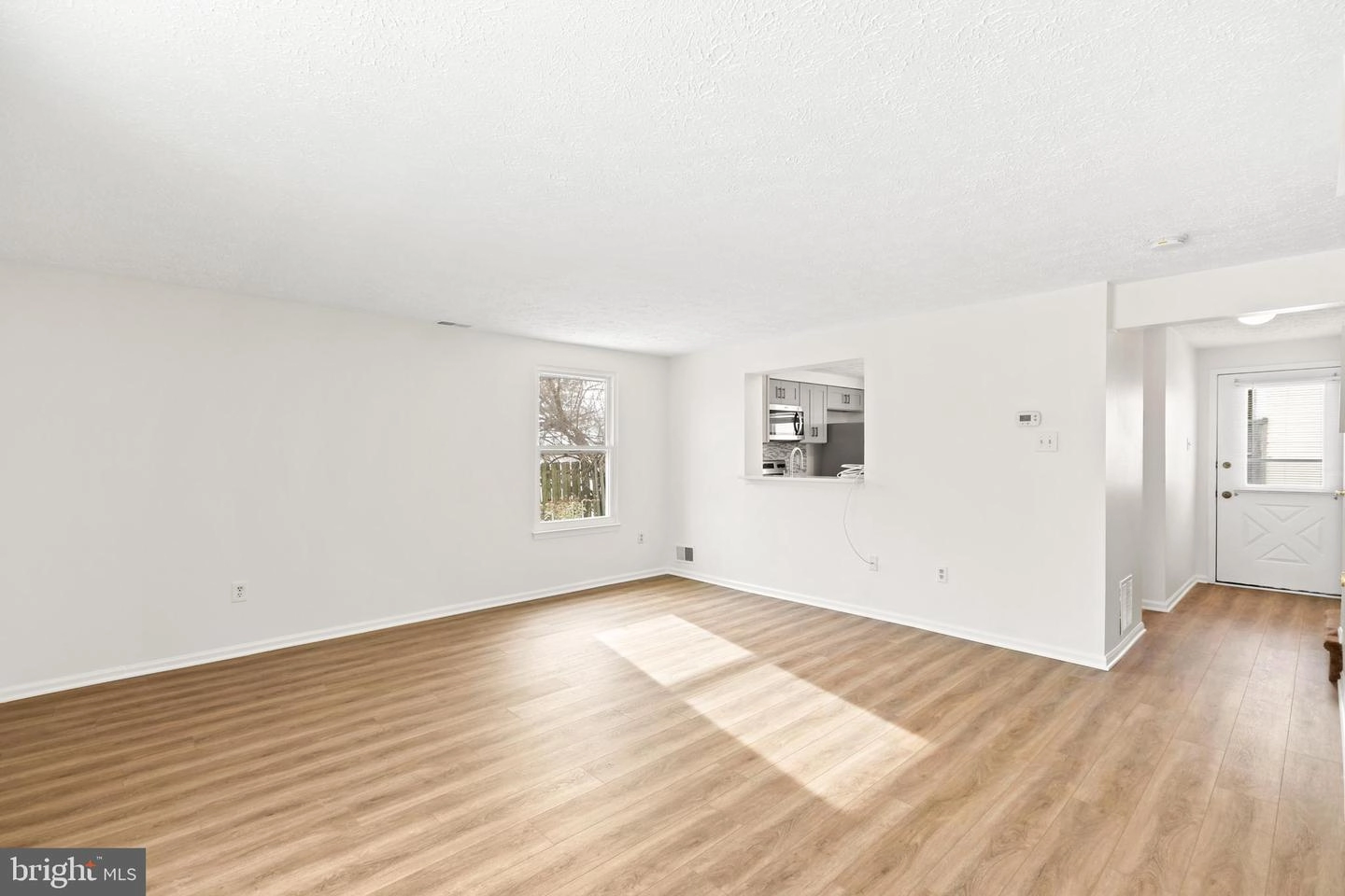 Living - 534 Beebe Ct, Frederick, MD 21703 photo 2 of 6