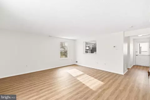 Living - 534 Beebe Ct, Frederick, MD 21703 photo 2 of 6