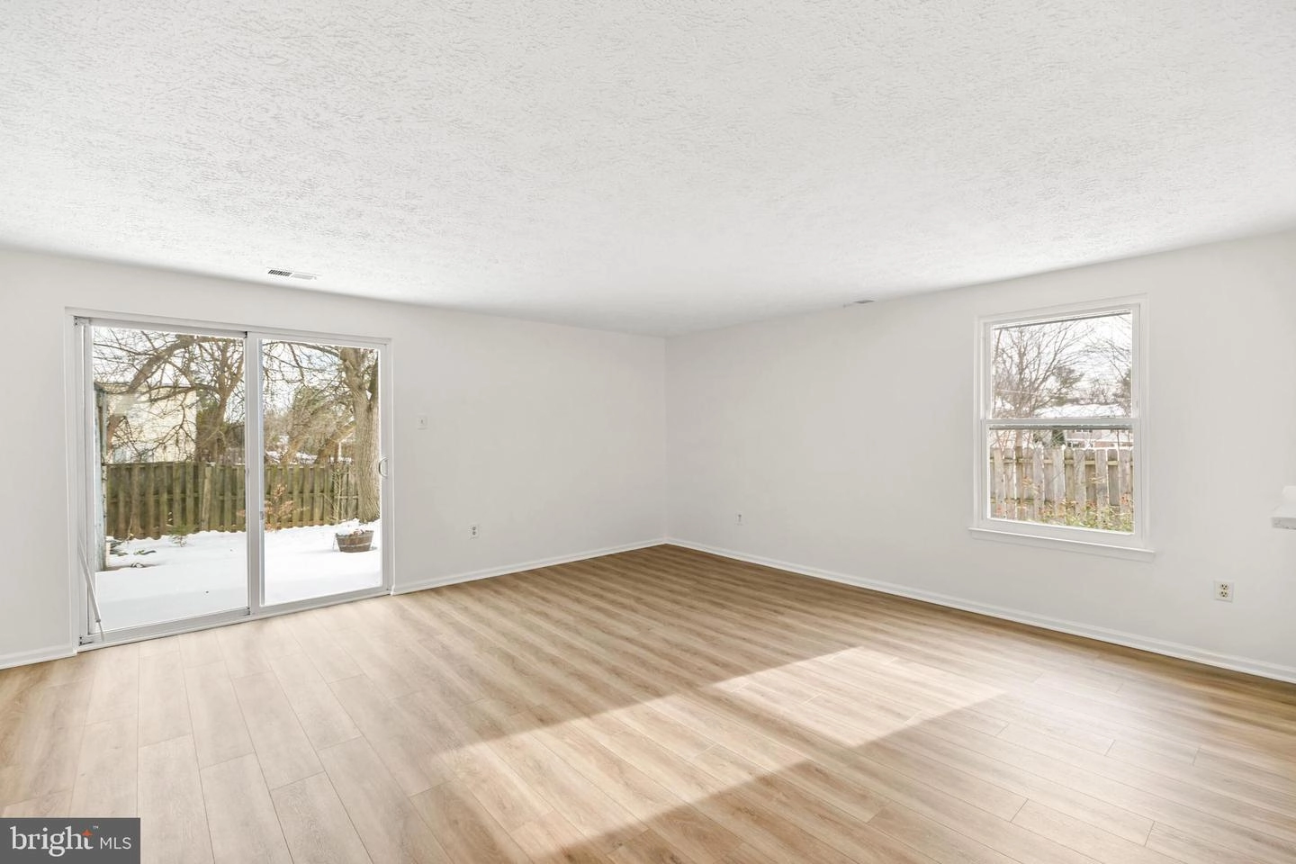 Living - 534 Beebe Ct, Frederick, MD 21703 photo 1 of 6