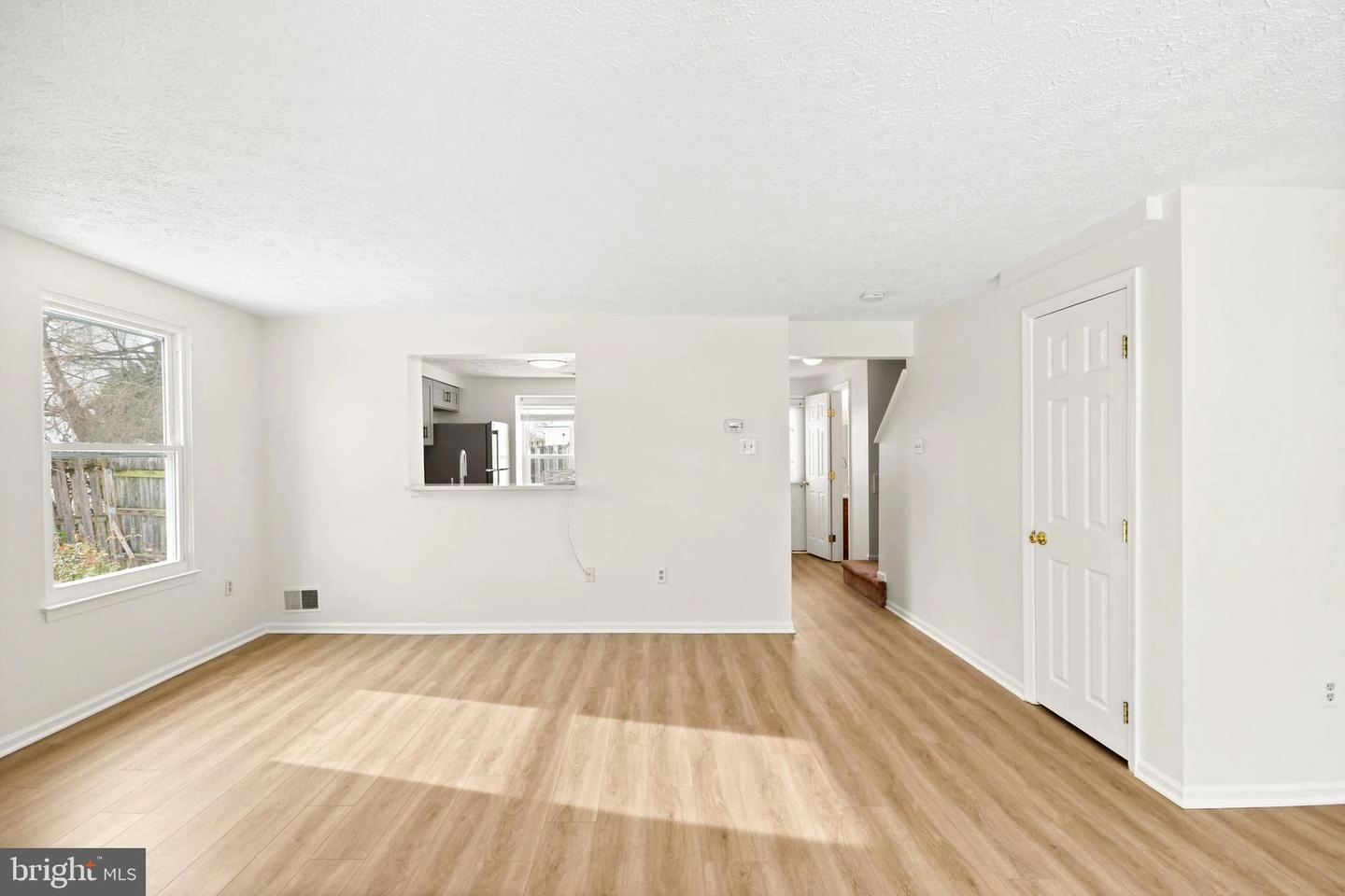 Living - 534 Beebe Ct, Frederick, MD 21703 photo 3 of 6