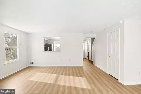 Living - 534 Beebe Ct, Frederick, MD 21703 photo 3 of 6