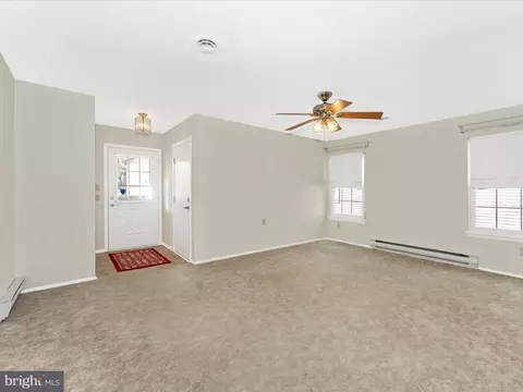 Living - 5794 Box Elder Ct, Frederick, MD 21703 photo 2 of 4