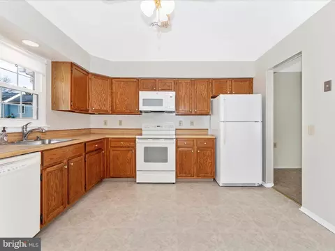 Kitchen - 5794 Box Elder Ct, Frederick, MD 21703 photo 3 of 4