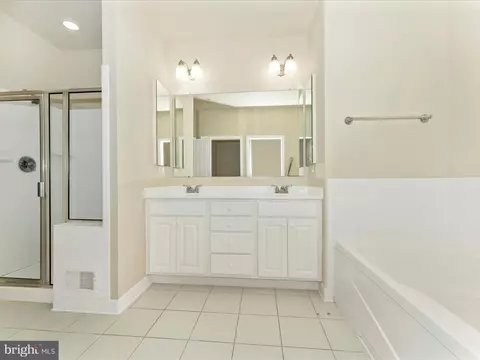 Bath - 2527 Mill Race Rd, Frederick, MD 21701 photo 2 of 5