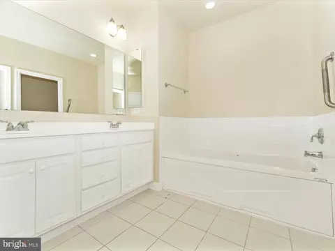 Bath - 2527 Mill Race Rd, Frederick, MD 21701 photo 3 of 5