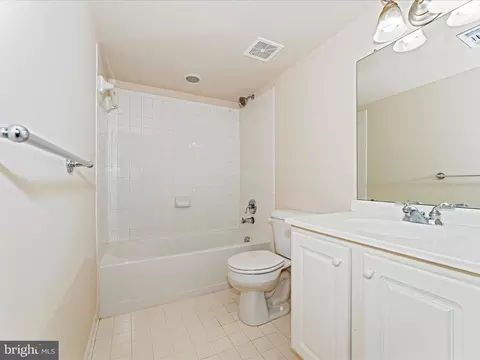 Bath - 2527 Mill Race Rd, Frederick, MD 21701 photo 5 of 5