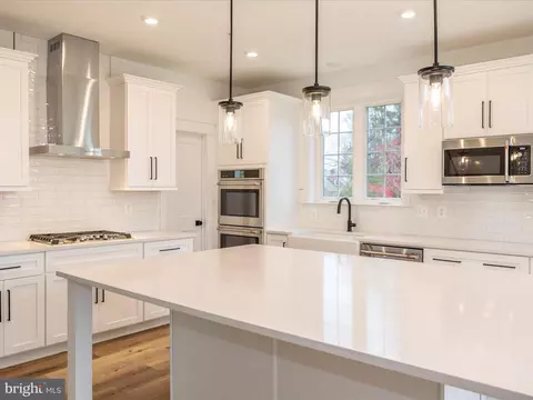 Kitchen - 7022 Ridge Rd, Frederick, MD 21702 photo 4 of 10