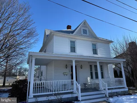 16 Walnut St, Thurmont, MD 21788
