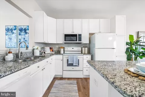 Kitchen - 162 Fieldstone Ct, Frederick, MD 21702 photo 2 of 2