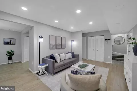 7293 C Coachlight Ct, Frederick, MD 21703 photo 2