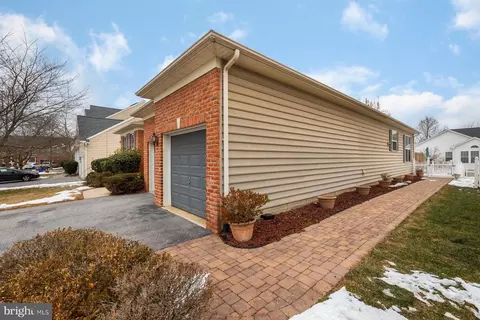 105 Bierstadt Ct, Frederick, MD 21702 photo 2