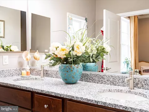 Bath - 1167 Holden Rd, Frederick, MD 21701 photo 2 of 4