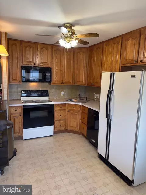 Kitchen - 1406 Pinewood Dr, Frederick, MD 21701 photo 2 of 2
