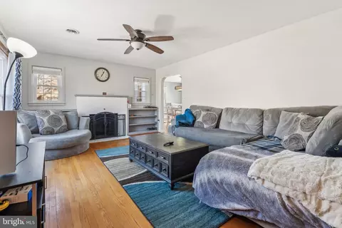 614 Schley Ave, Frederick, MD 21702 photo 2