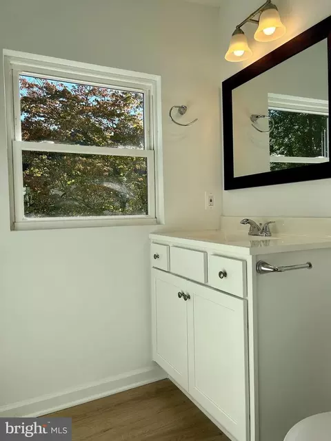 Bath - 31 E B St, Brunswick, MD 21716 photo 3 of 5