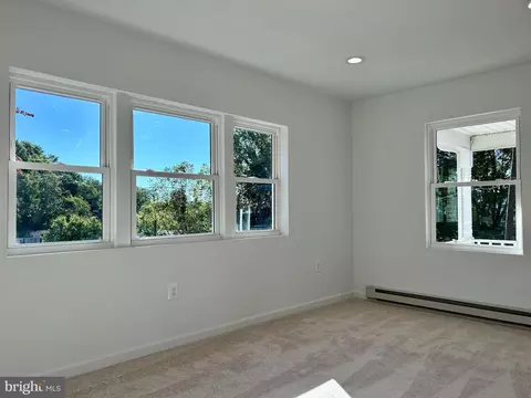 Living - 31 E B St, Brunswick, MD 21716 photo 1 of 2