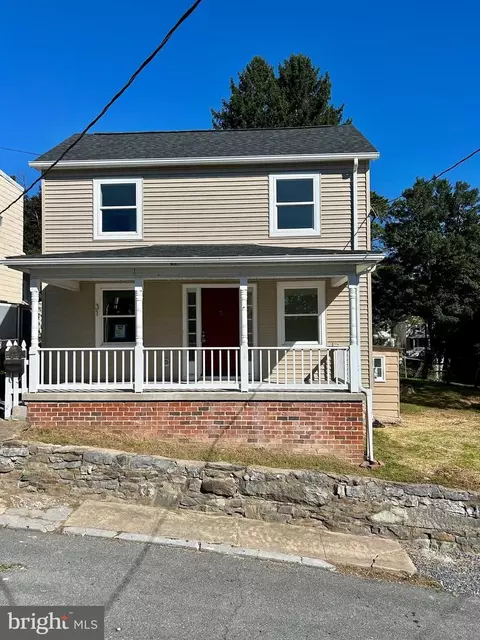 31 E B St, Brunswick, MD 21716
