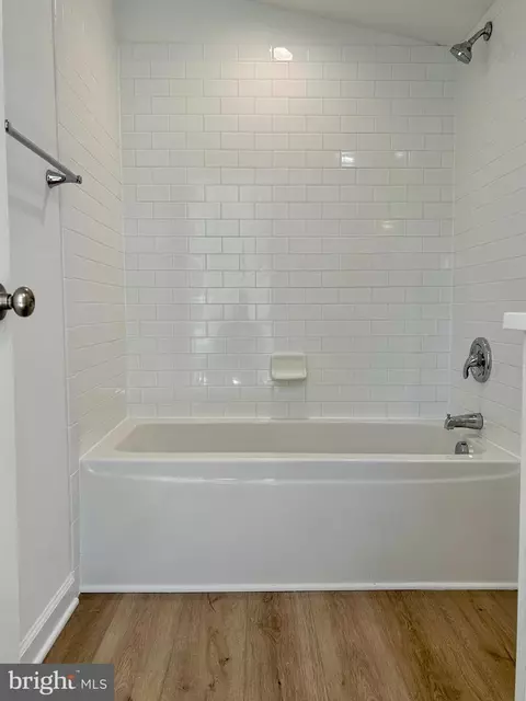 Bath - 31 E B St, Brunswick, MD 21716 photo 4 of 5