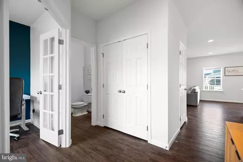 Entry Way - 1702 Damsire Mews, Frederick, MD 21702 photo 5 of 35