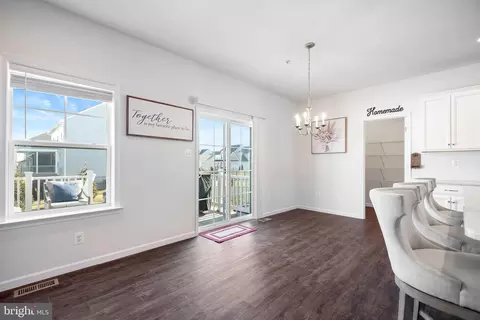 Entry Way - 1702 Damsire Mews, Frederick, MD 21702 photo 11 of 35