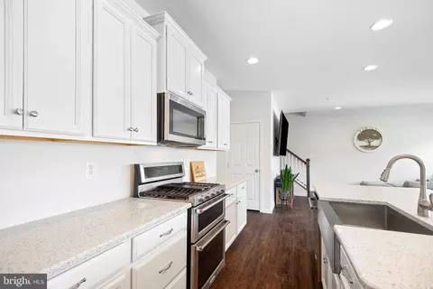 Entry Way - 1702 Damsire Mews, Frederick, MD 21702 photo 13 of 35