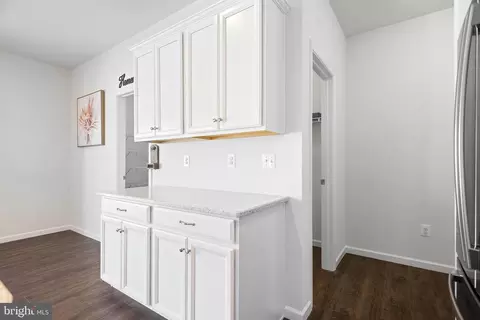 Entry Way - 1702 Damsire Mews, Frederick, MD 21702 photo 14 of 35