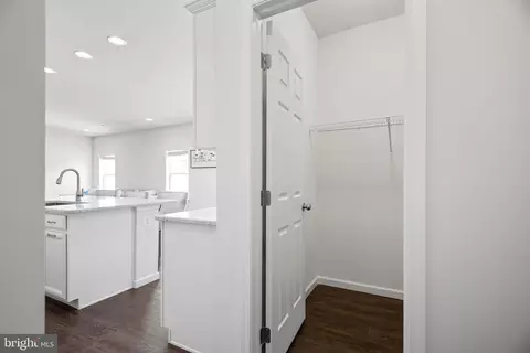 Entry Way - 1702 Damsire Mews, Frederick, MD 21702 photo 16 of 35